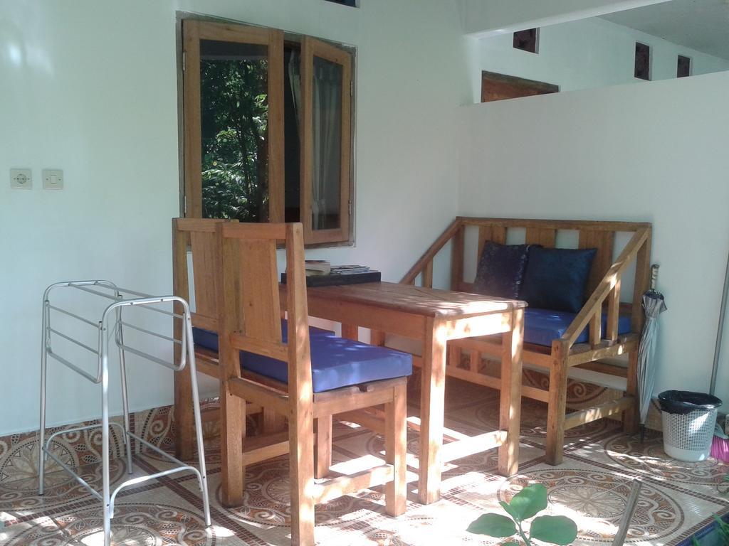 Putri Homestay Gili Meno Exterior photo