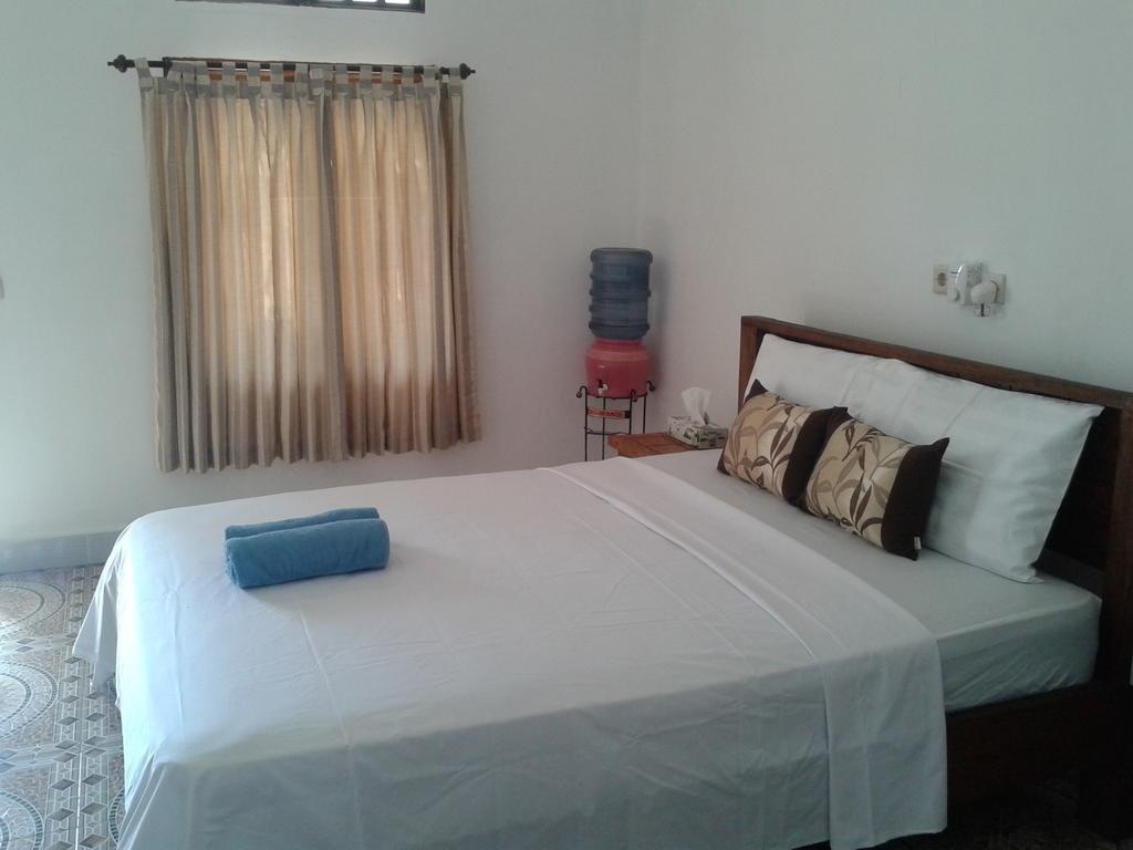 Putri Homestay Gili Meno Room photo