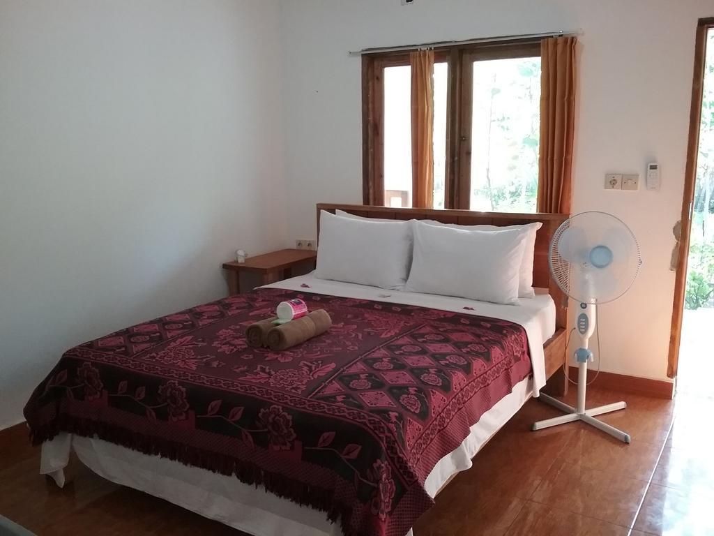 Putri Homestay Gili Meno Exterior photo