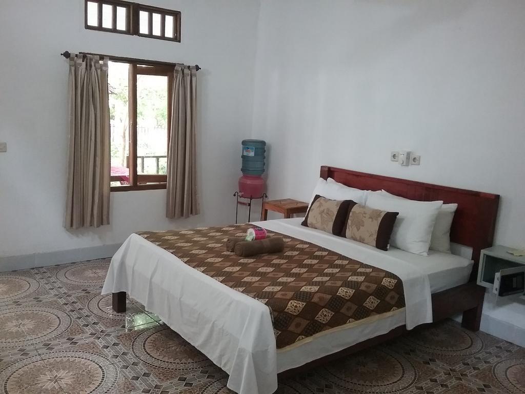 Putri Homestay Gili Meno Exterior photo