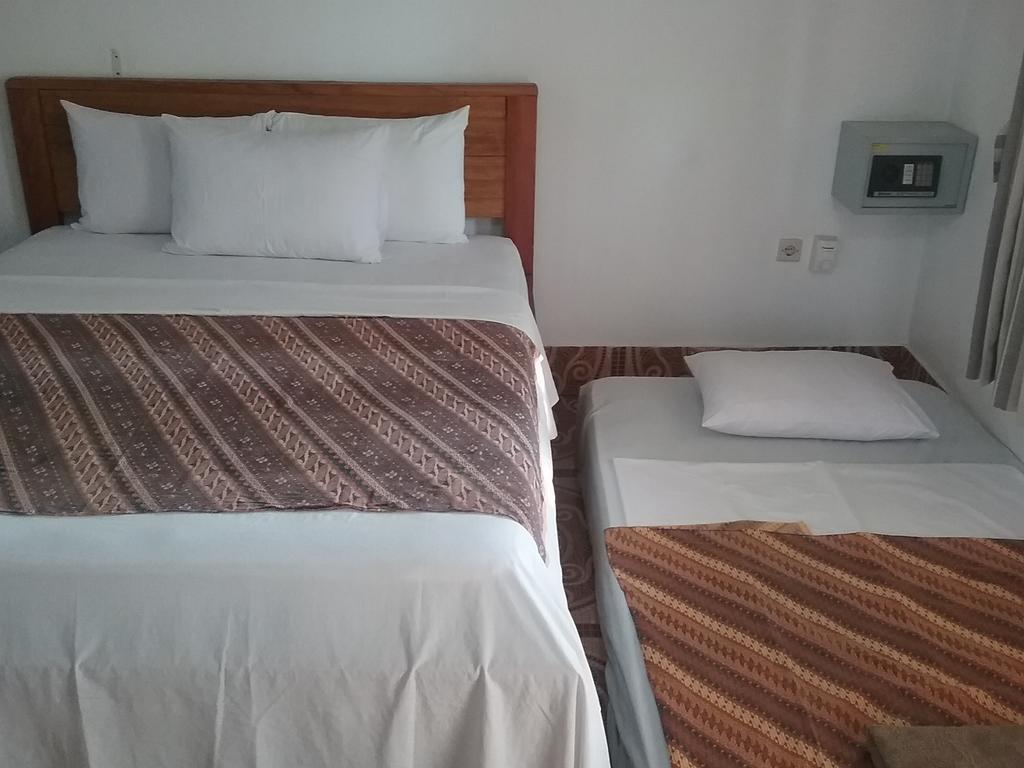 Putri Homestay Gili Meno Exterior photo
