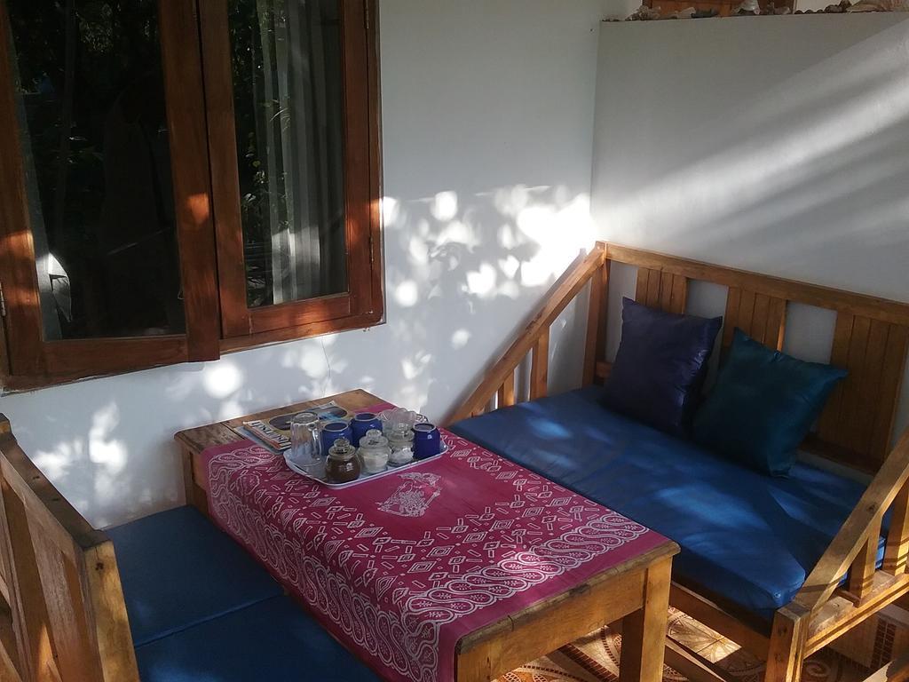 Putri Homestay Gili Meno Exterior photo