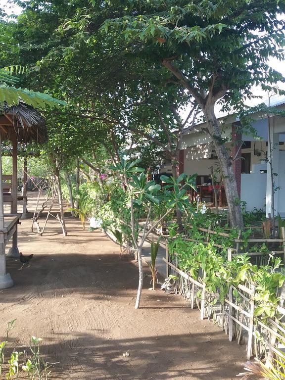 Putri Homestay Gili Meno Exterior photo