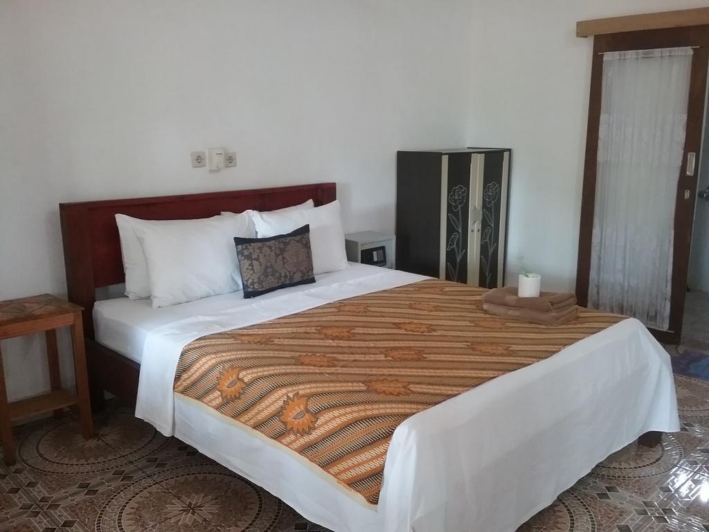 Putri Homestay Gili Meno Exterior photo