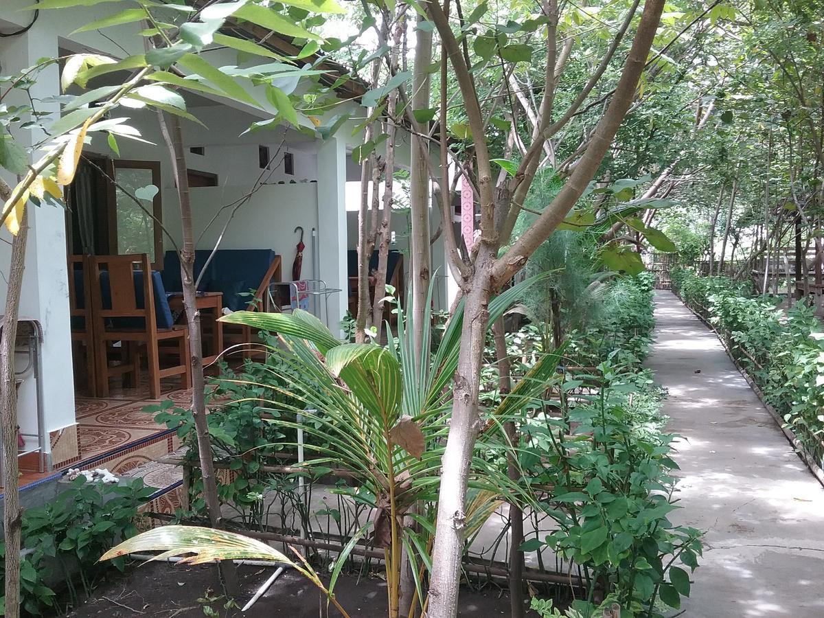 Putri Homestay Gili Meno Exterior photo