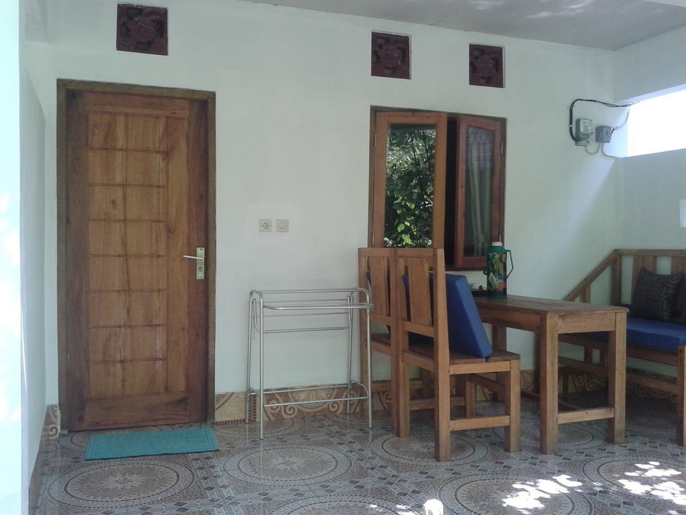 Putri Homestay Gili Meno Exterior photo